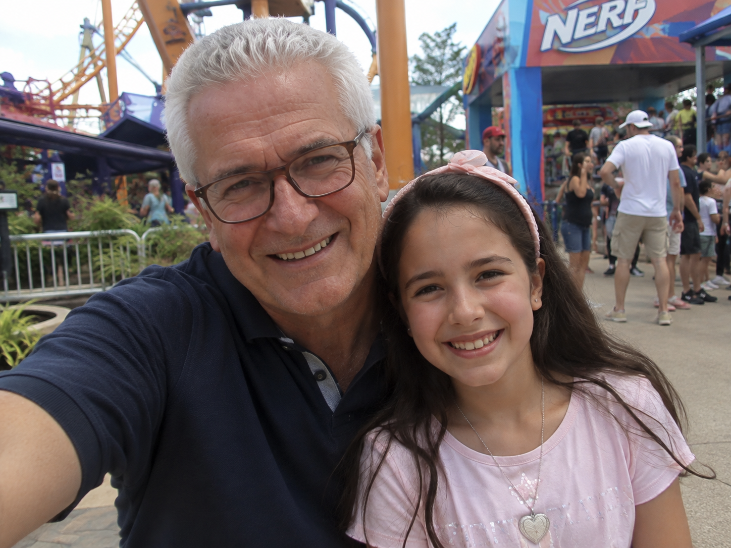 Marcos e a Helena no parque de diversões